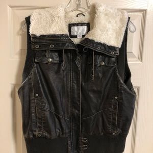 Xhilaration faux leather vest w/faux fur collar